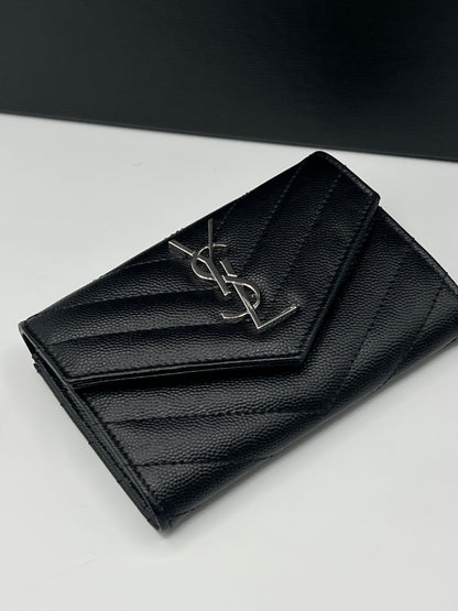 Saint Laurent - portefeuille Cassandre cuir noir YSL argenté