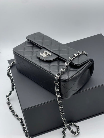 Chanel - Sac Classique à rabat noir