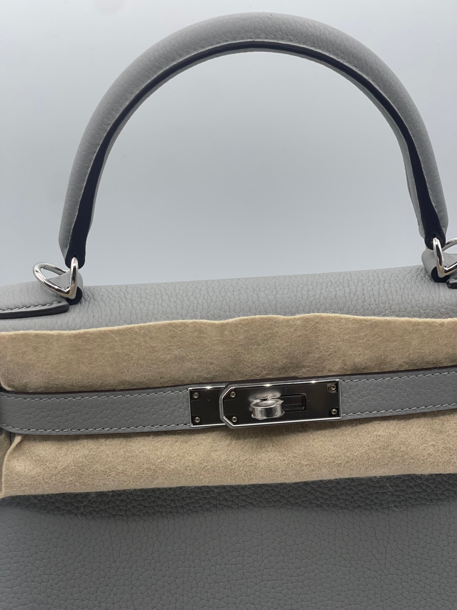 Hermès - Tasche Kelly 28 Grau Möwe