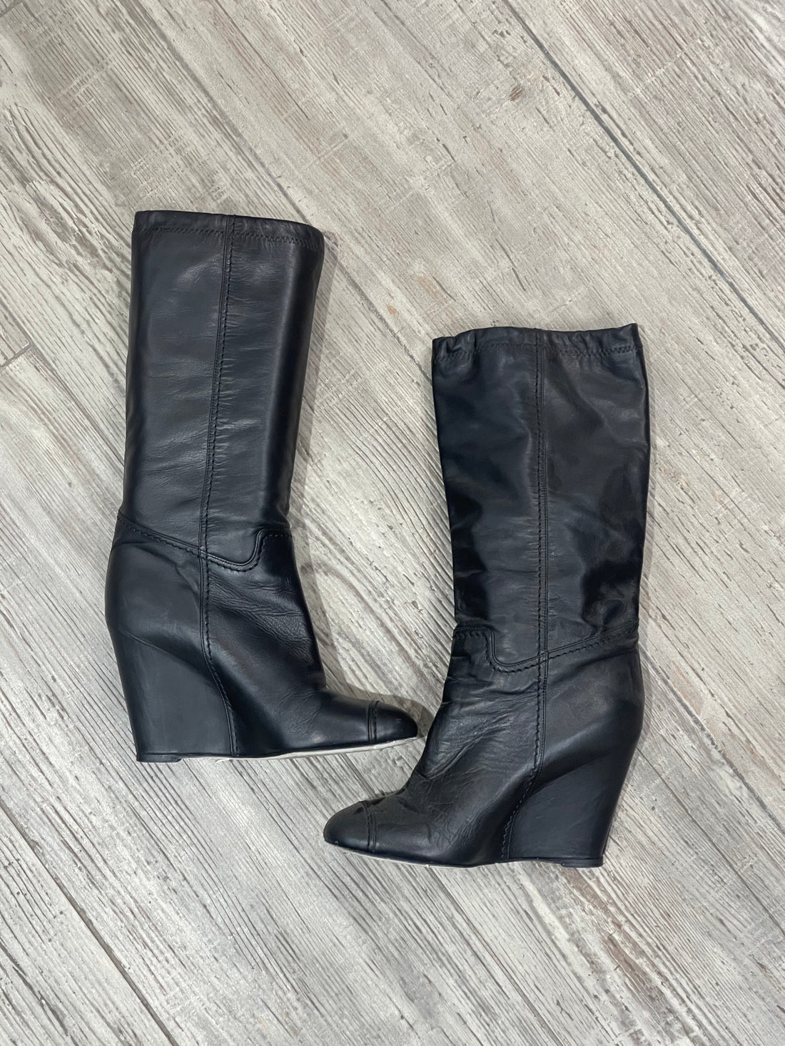 Chanel - Bottines compensée en cuir noir T36