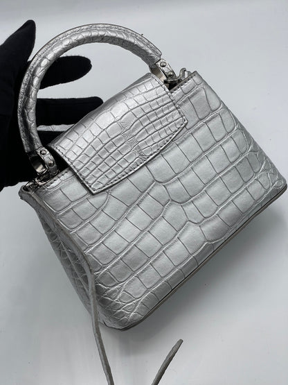 Louis Vuitton - Sac Capucine alligator Silver