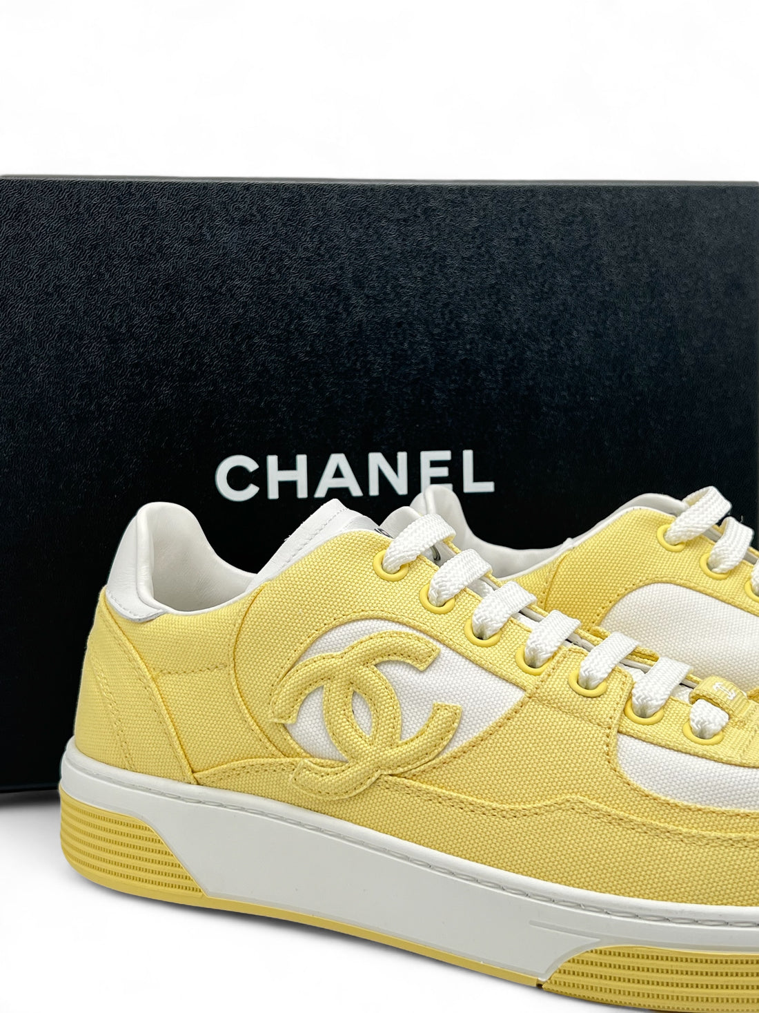 Chanel - Sneaker Basket