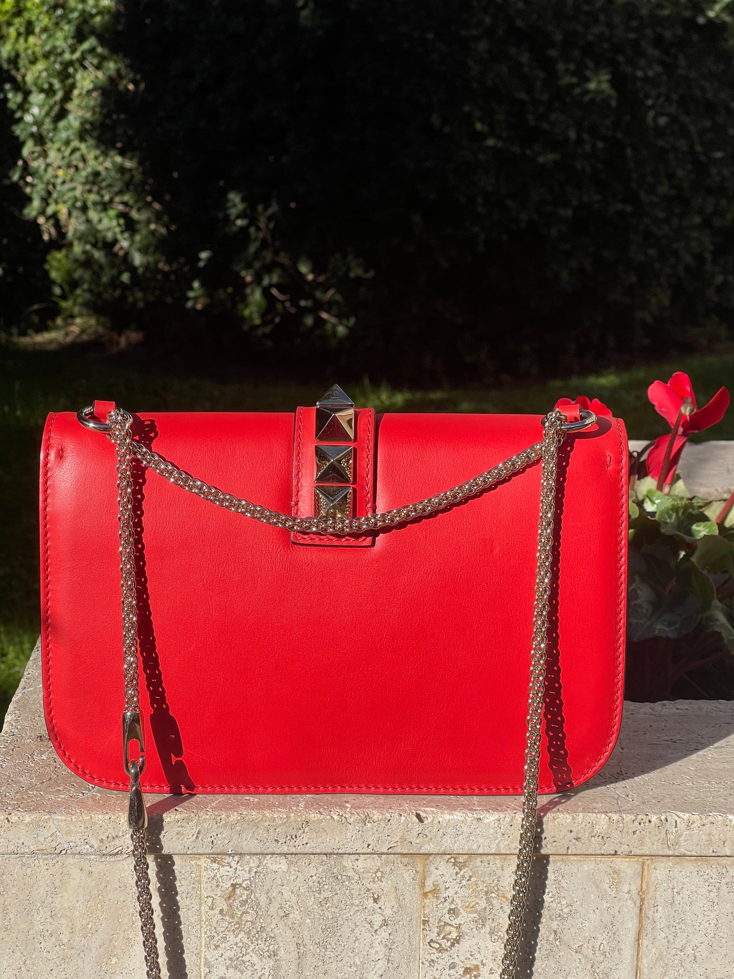 Valentino - Sac Glam lock MM rouge corail