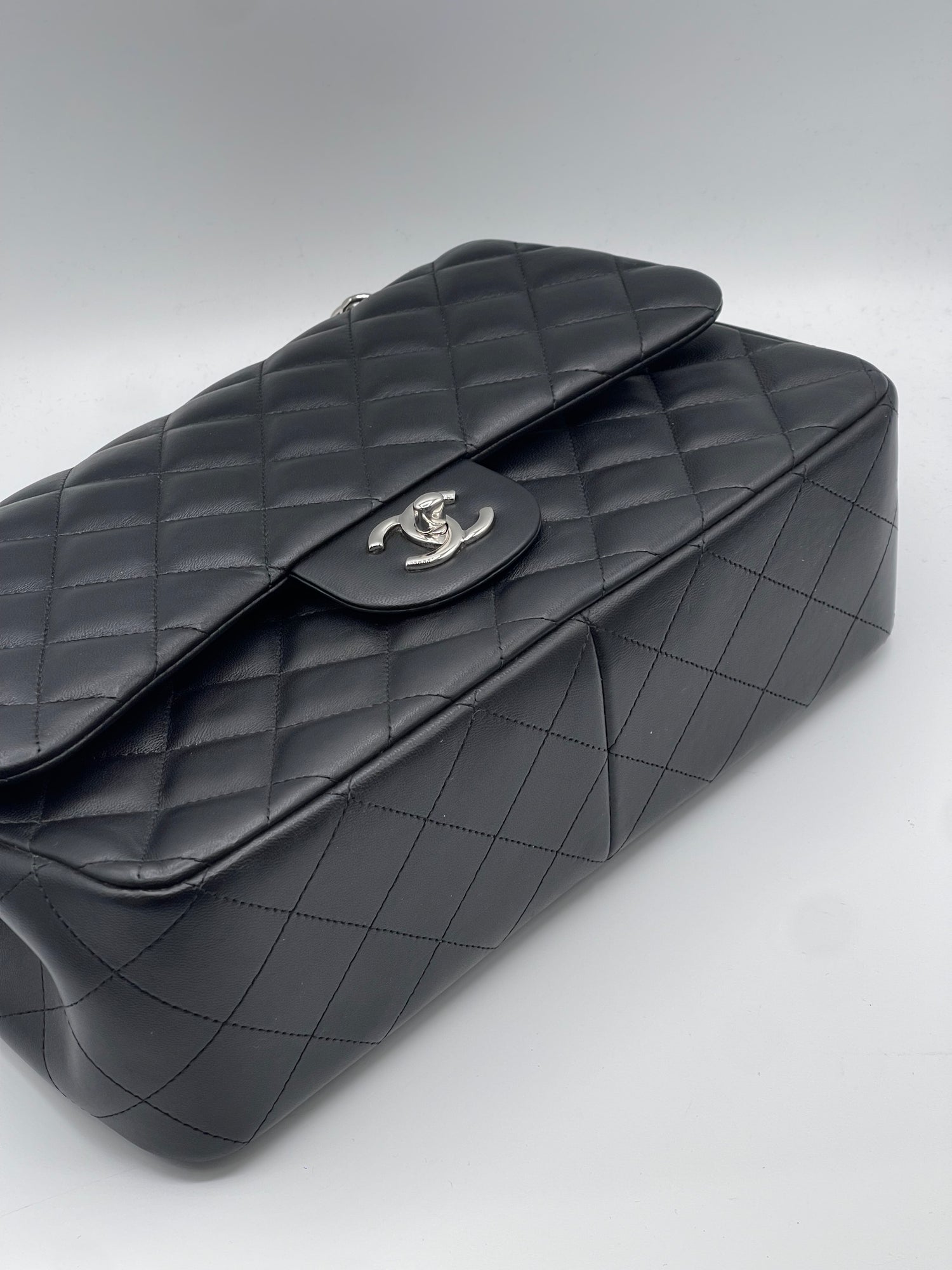 Chanel - Sac classique 11.12 Jumbo