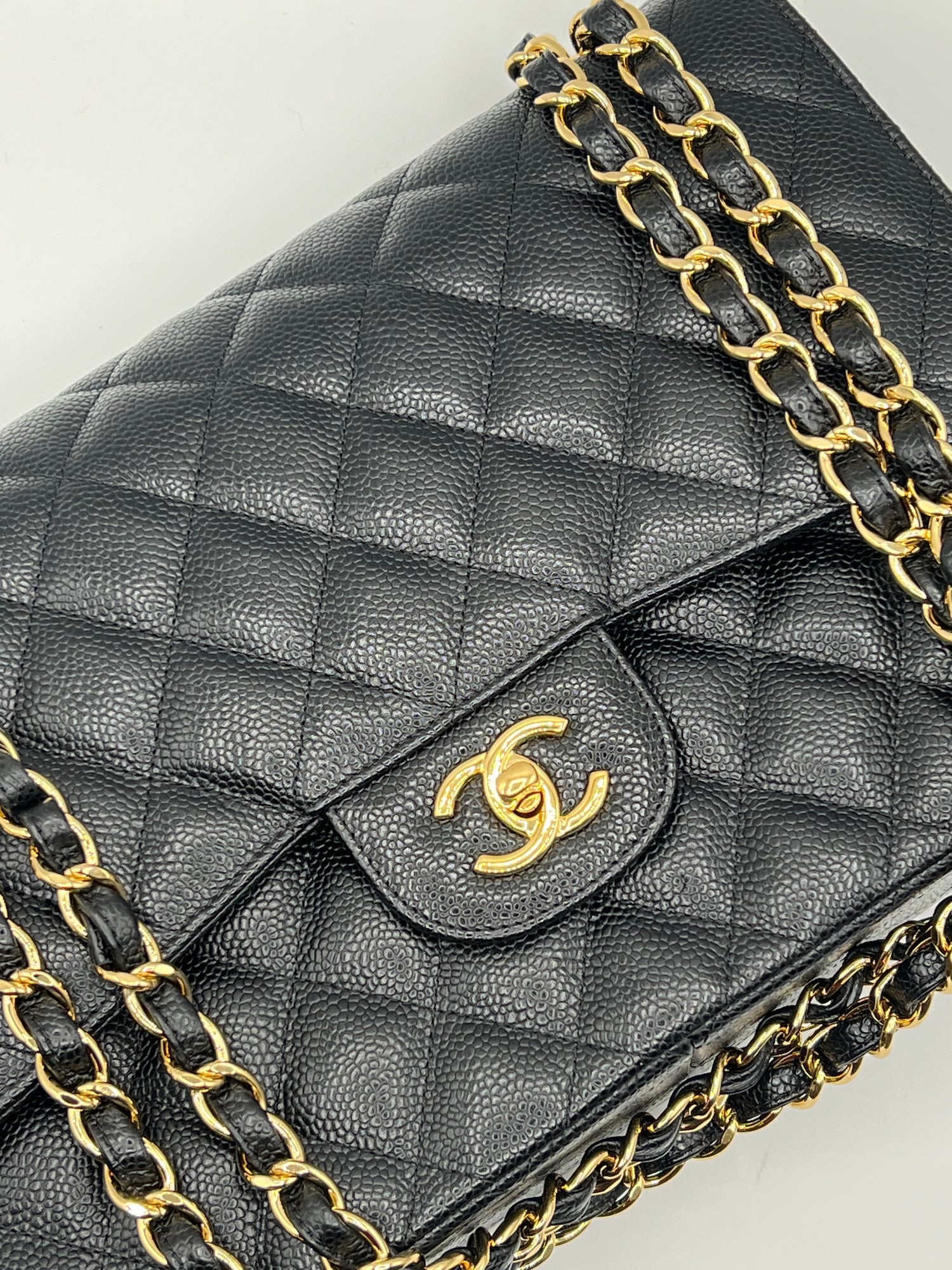 Chanel - sac jumbo cuir caviar noir