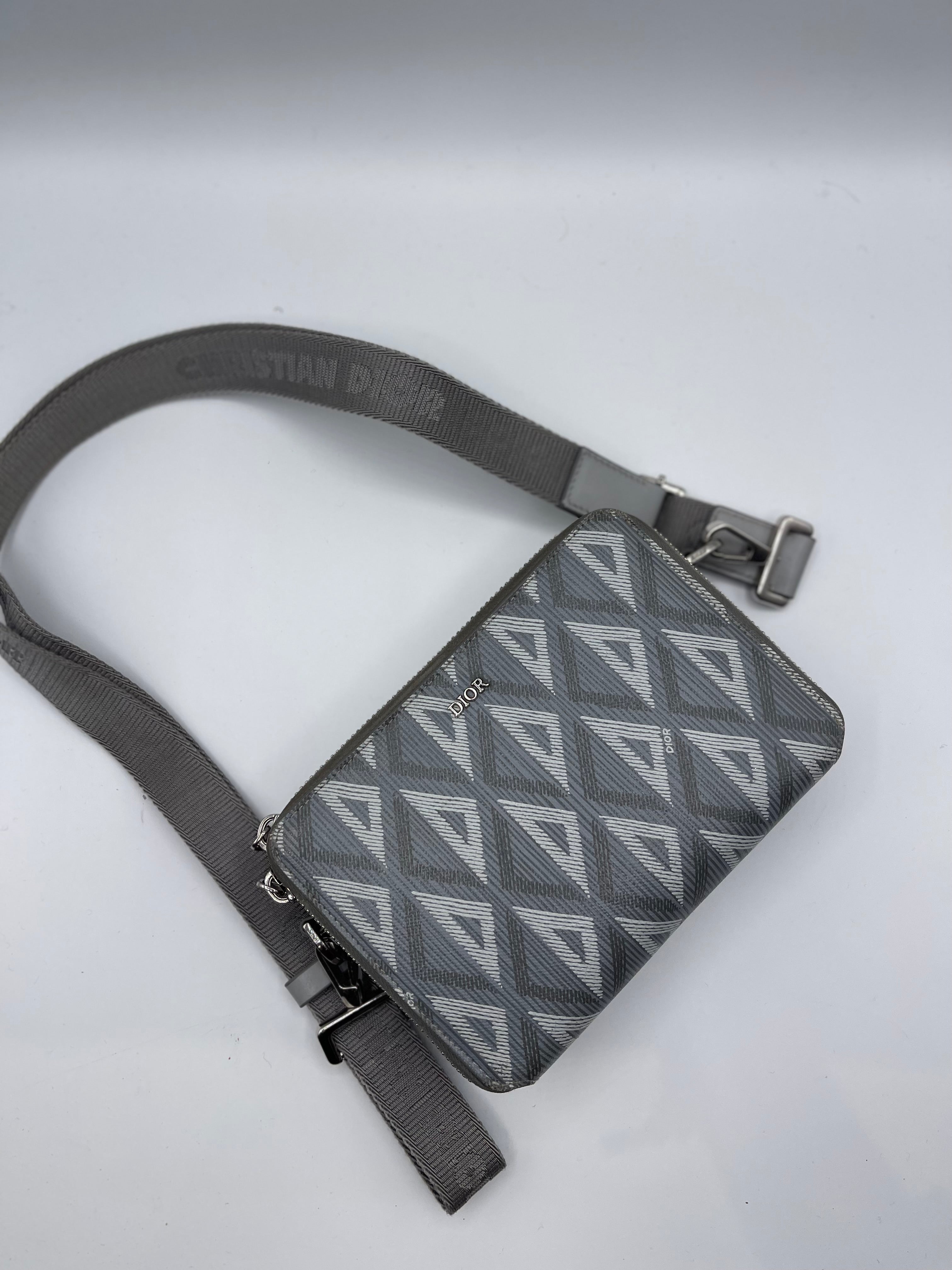 Christian Dior - Sac zippée à bandoulière CD Diamond