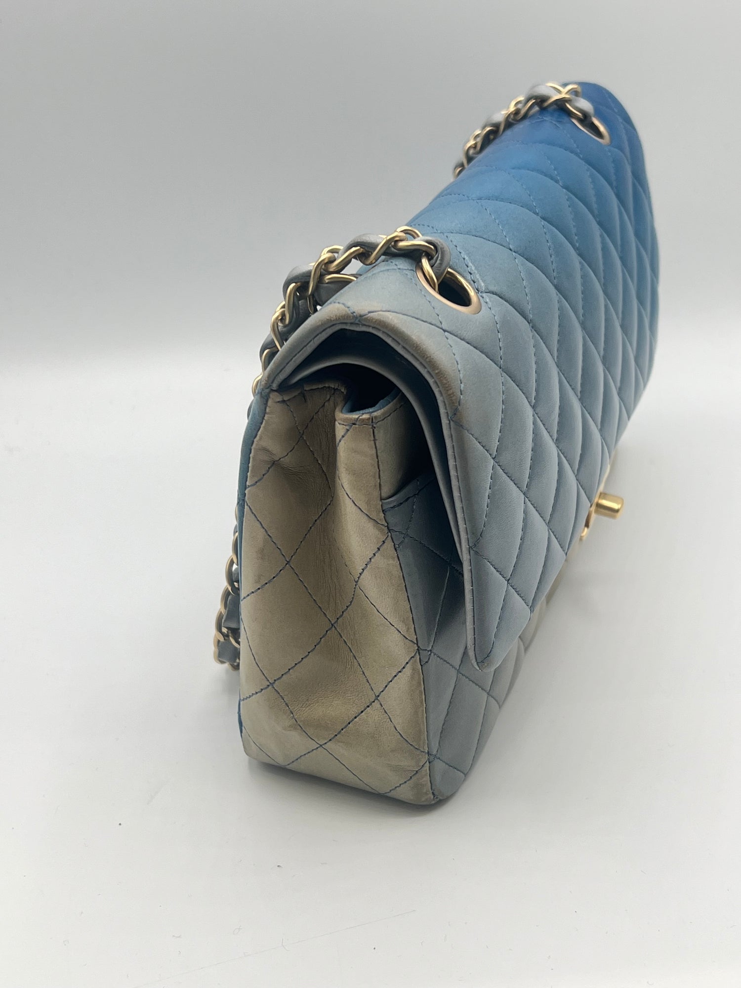 Chanel - sac Timeless médium tie &amp; dye bleu