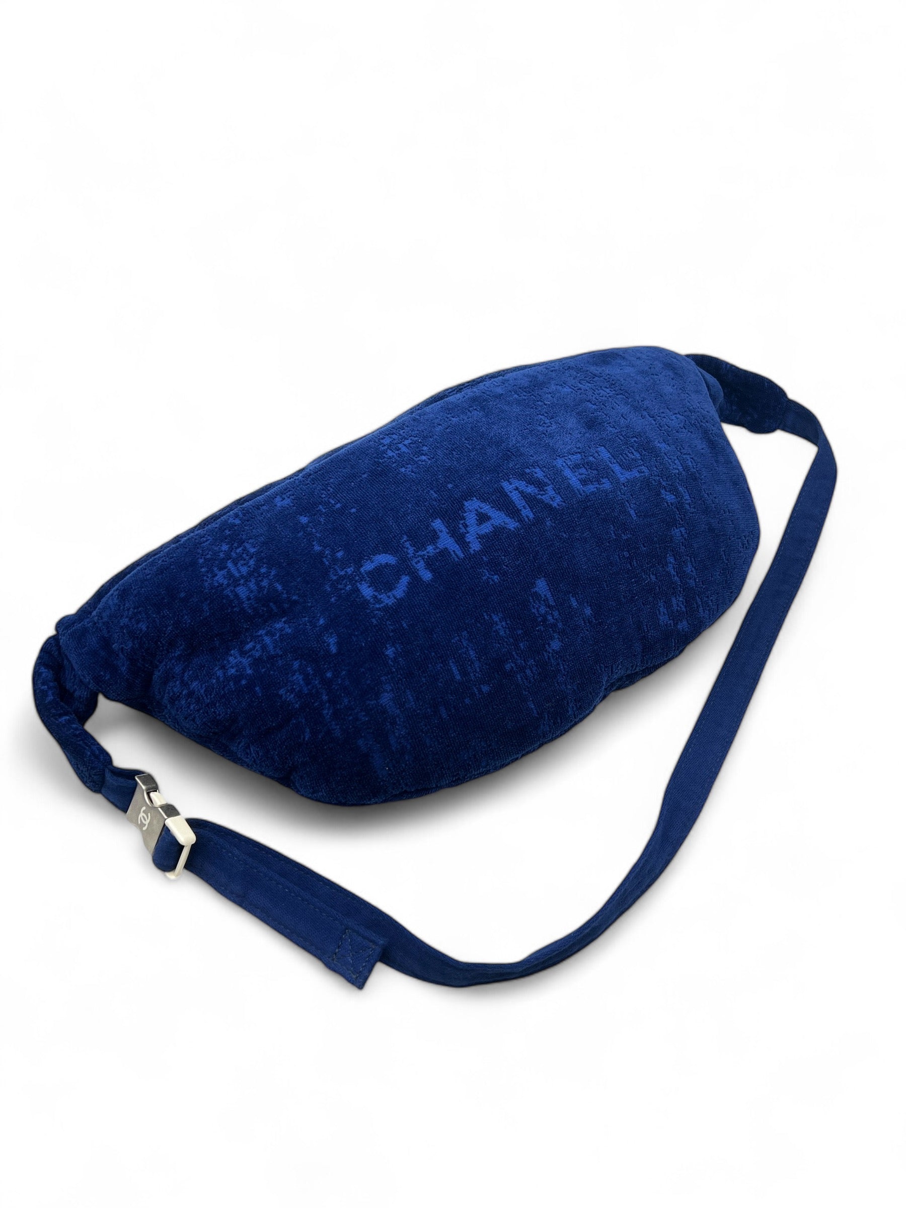 Chanel - Sac banane et draps de bain