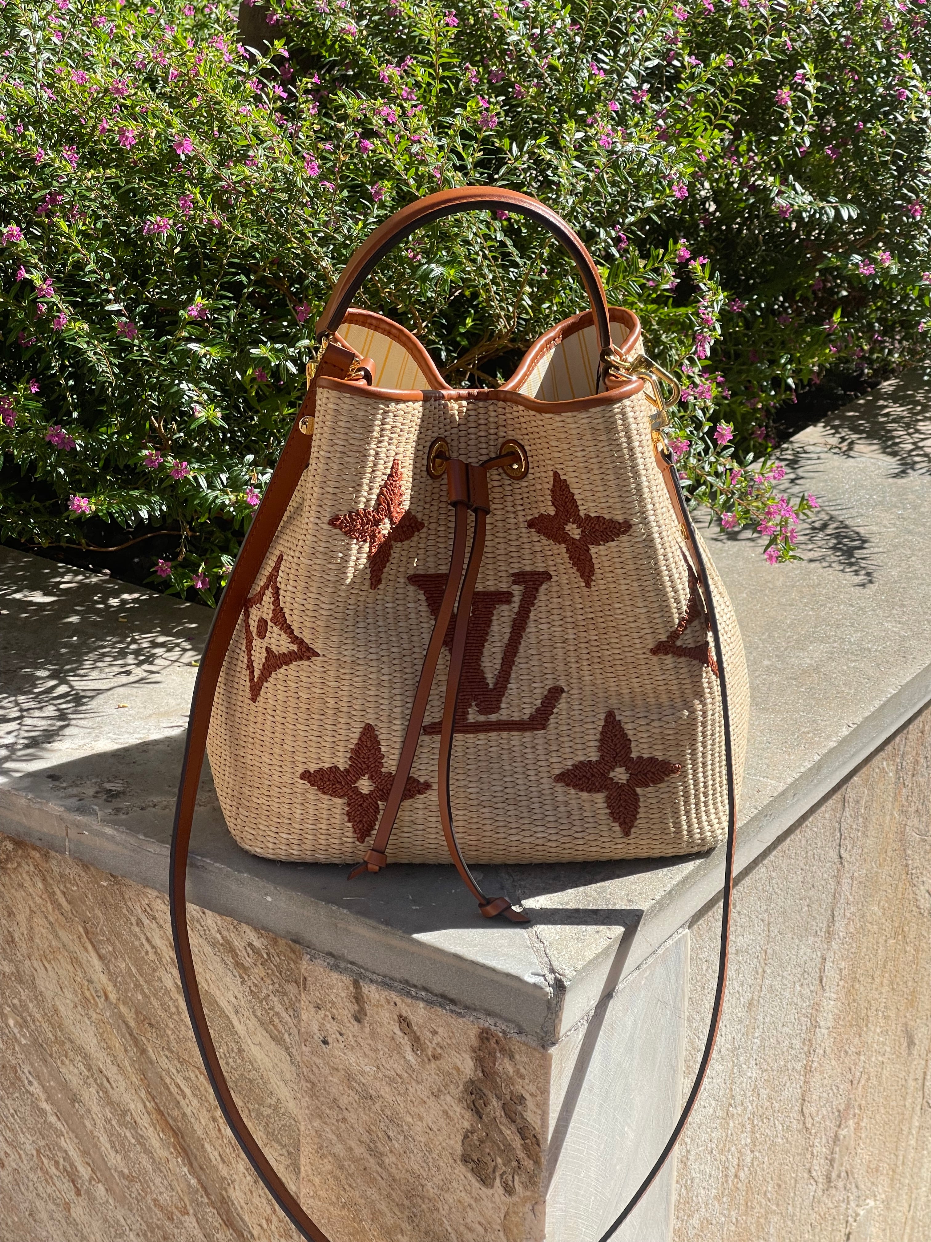 Louis Vuitton - Sac Néonoé en raphia MM