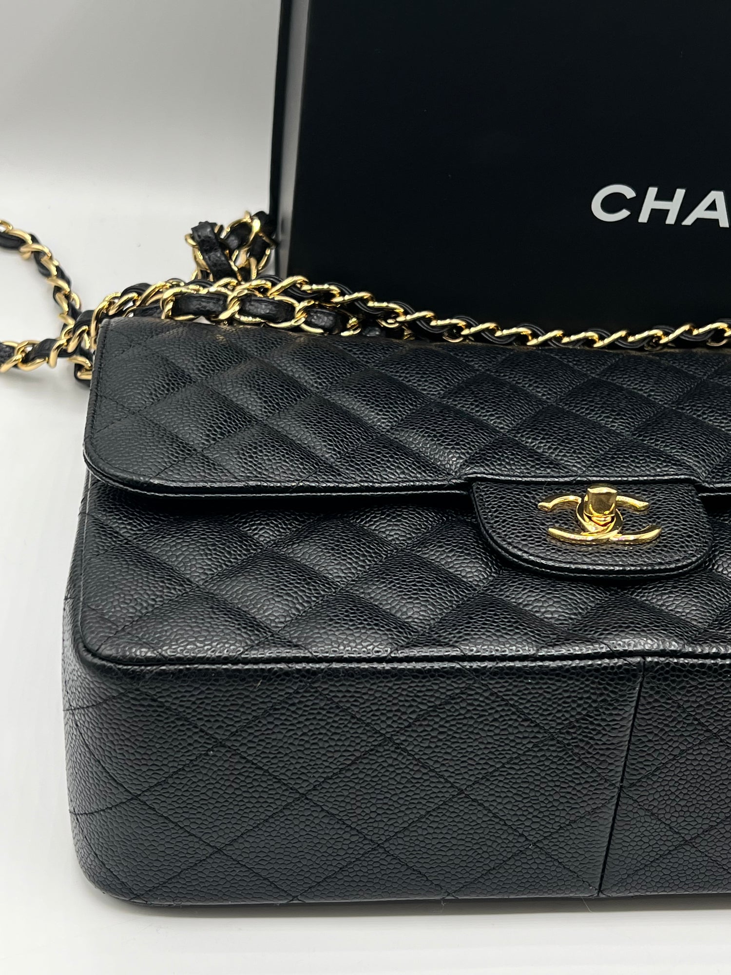 Chanel - sac jumbo cuir caviar noir