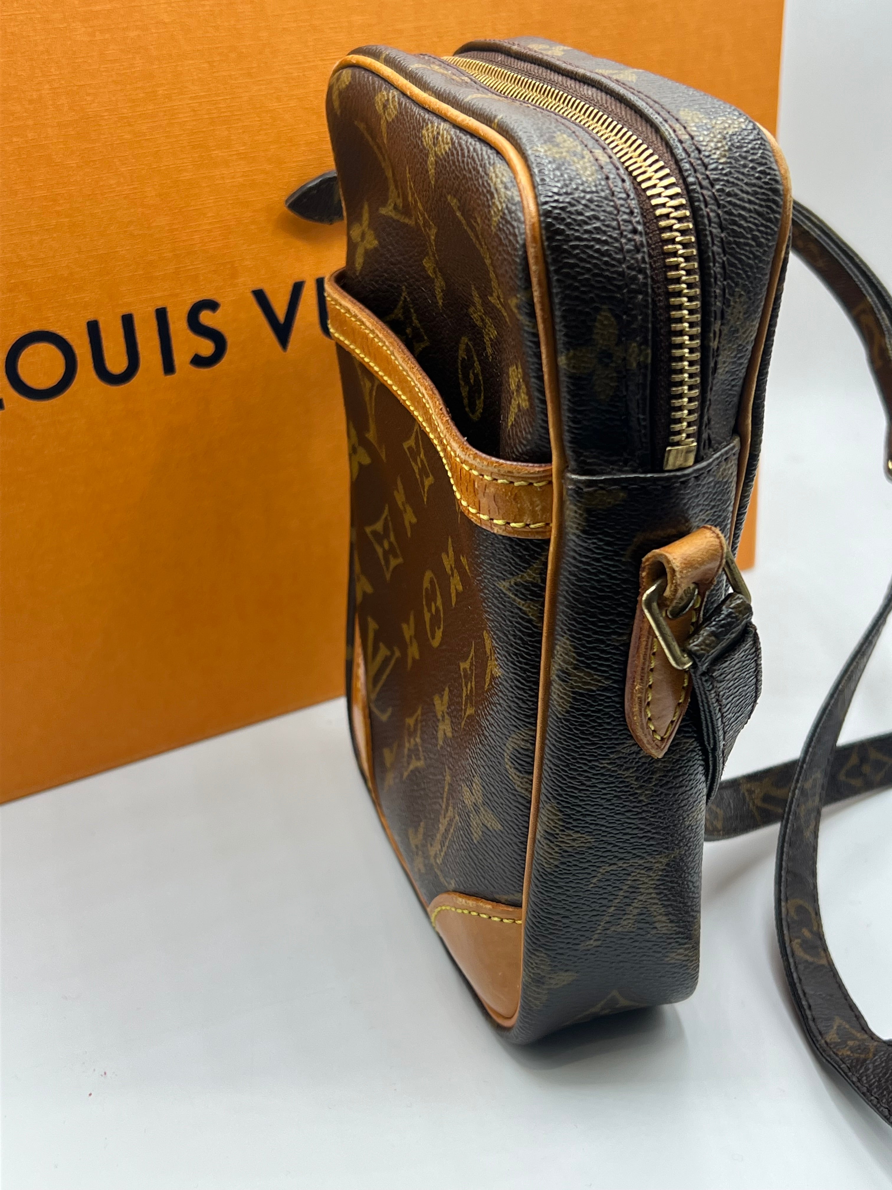 Louis Vuitton - pochette bandoulière Danube