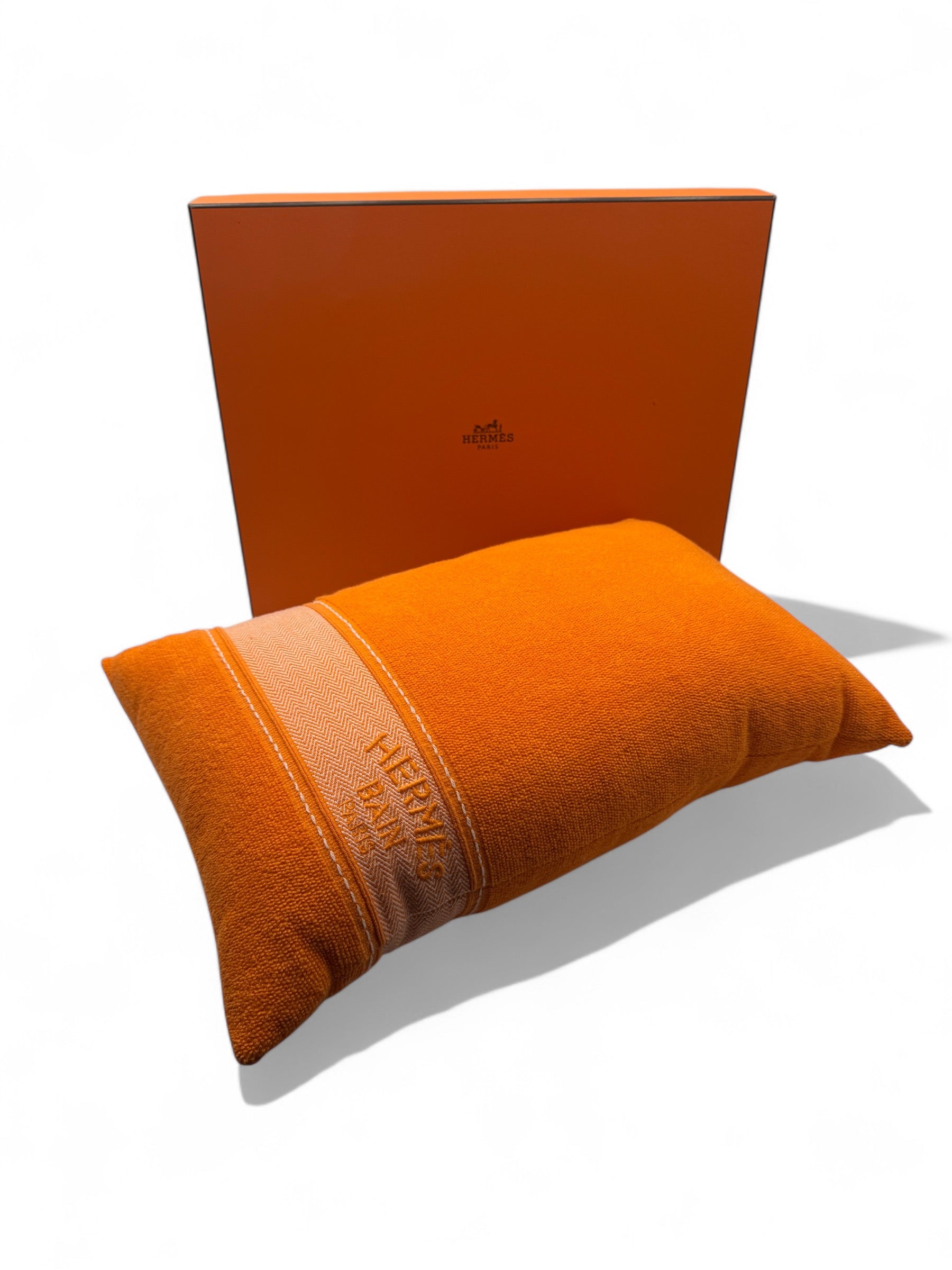 Hermès - Coussin de plage Yachting uni orange Géranium