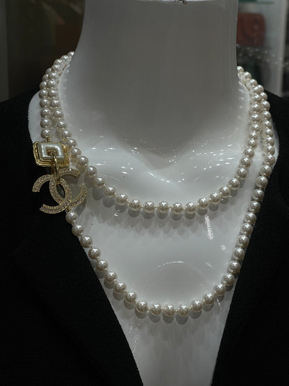 Chanel - CC pearl necklace