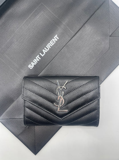 Saint Laurent - Portefeuille Cassandre à rabat YSL