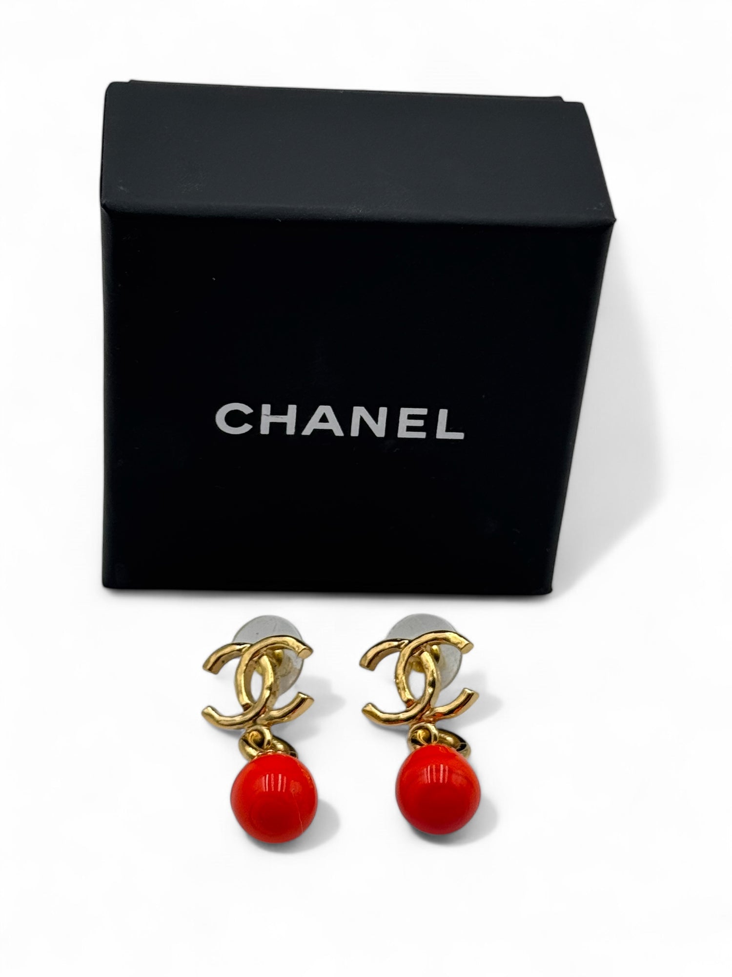 Chanel - Boucle d’oreille pendante perle orange