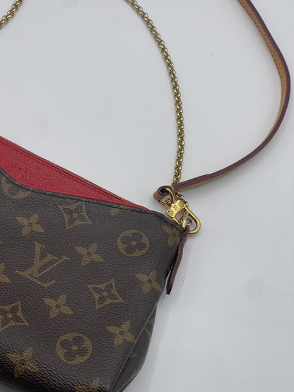 Louis Vuitton - Sac pochette Pallas monogramme et cuir rouge