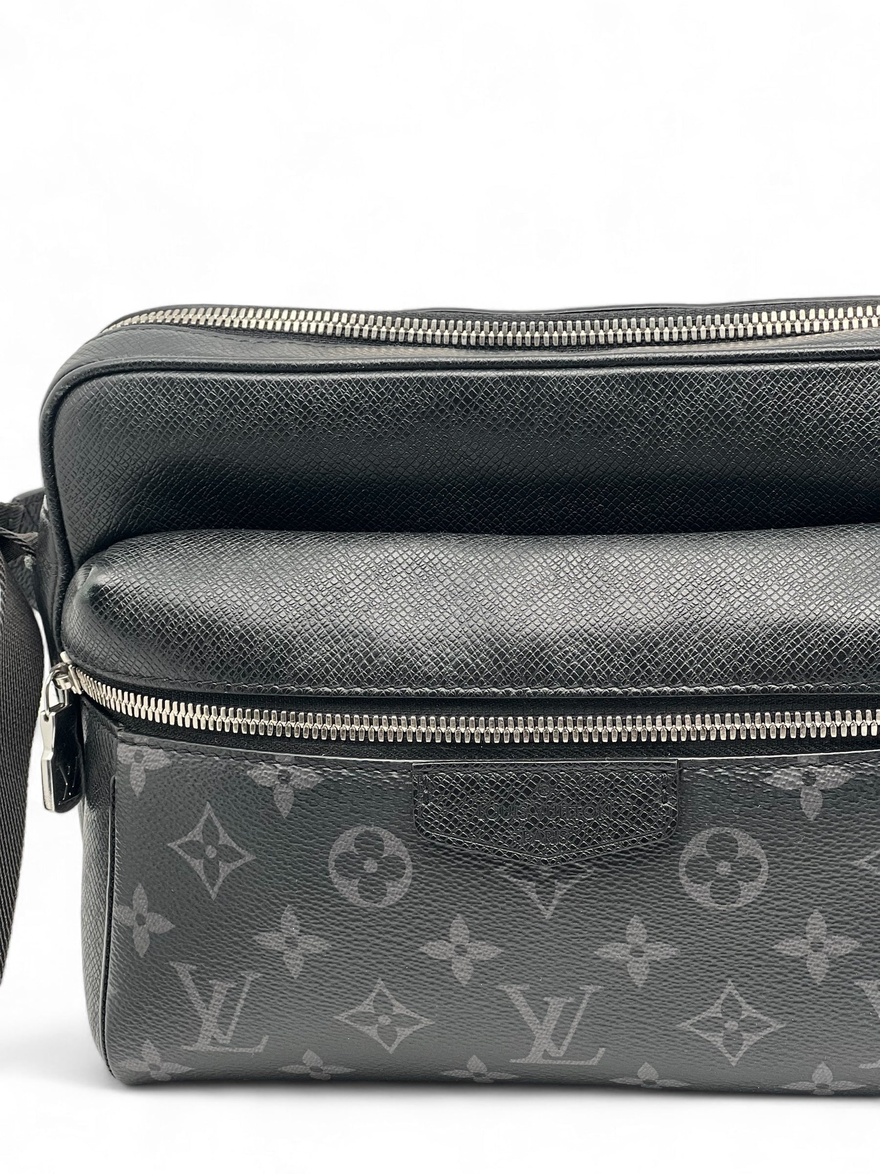 Louis Vuitton - Sac Messager Taigarama Outdoor