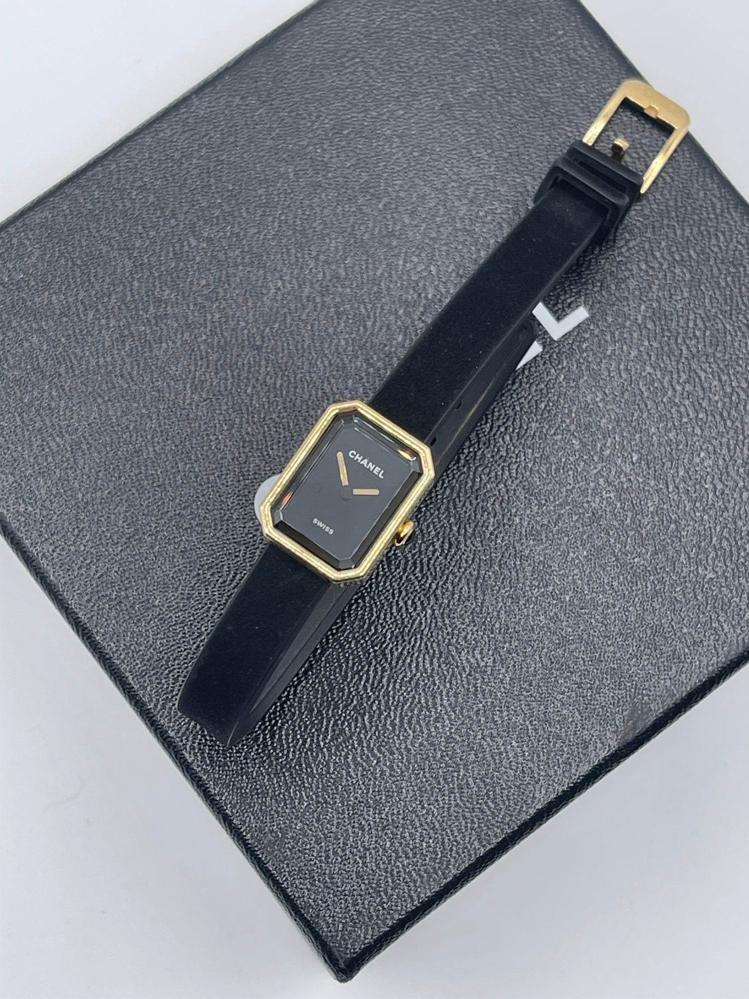 Chanel - montre première ruban noir