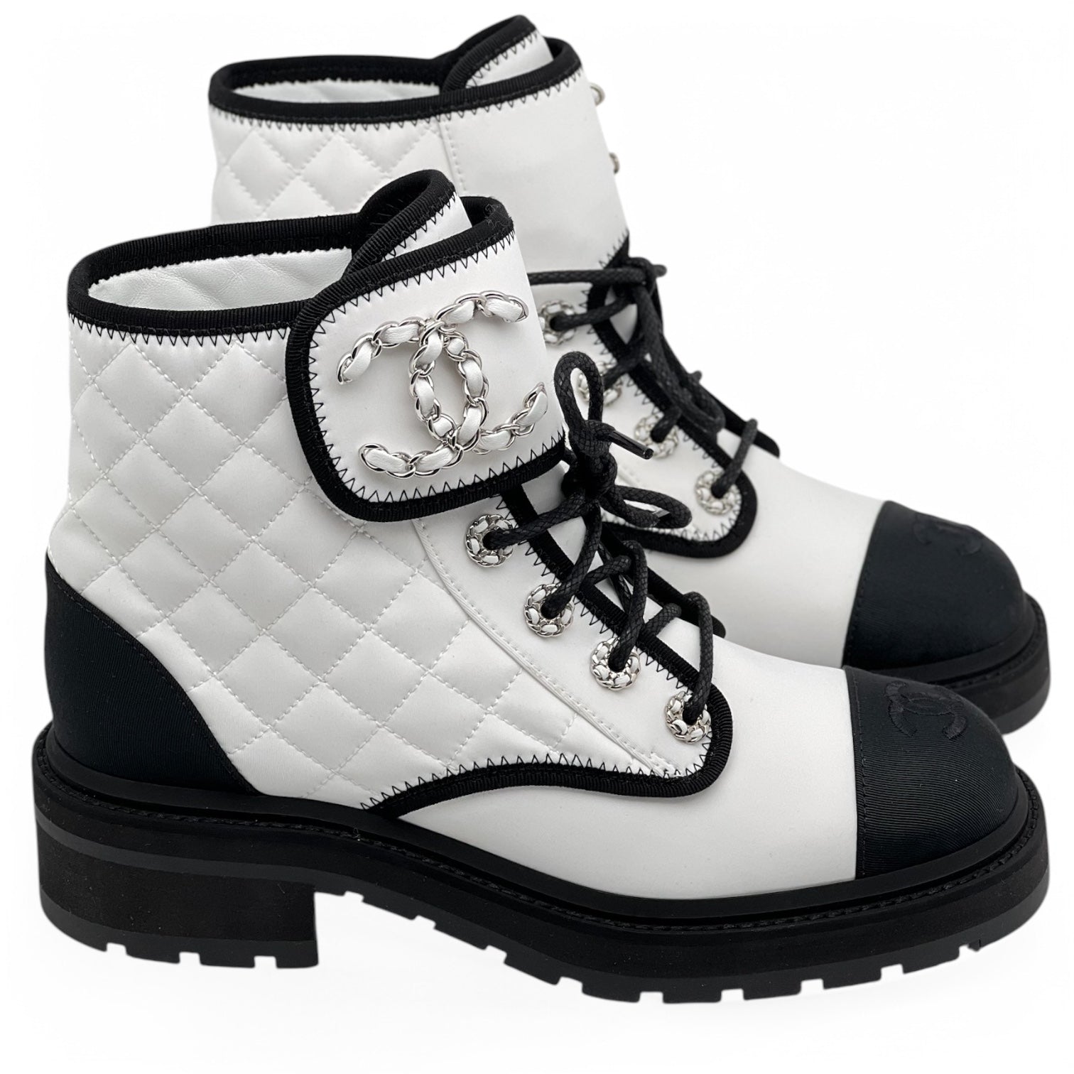 Chanel - Bottines matelassées bicolores T37,5