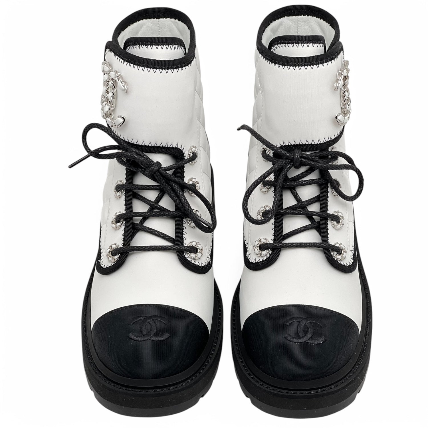 Chanel - Bottines matelassées bicolores T37,5