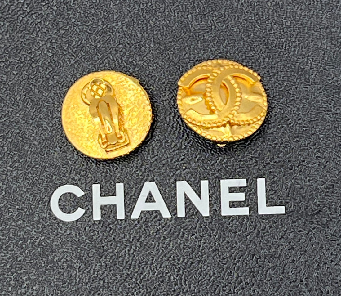 Chanel - boucles d’oreilles clips dorées