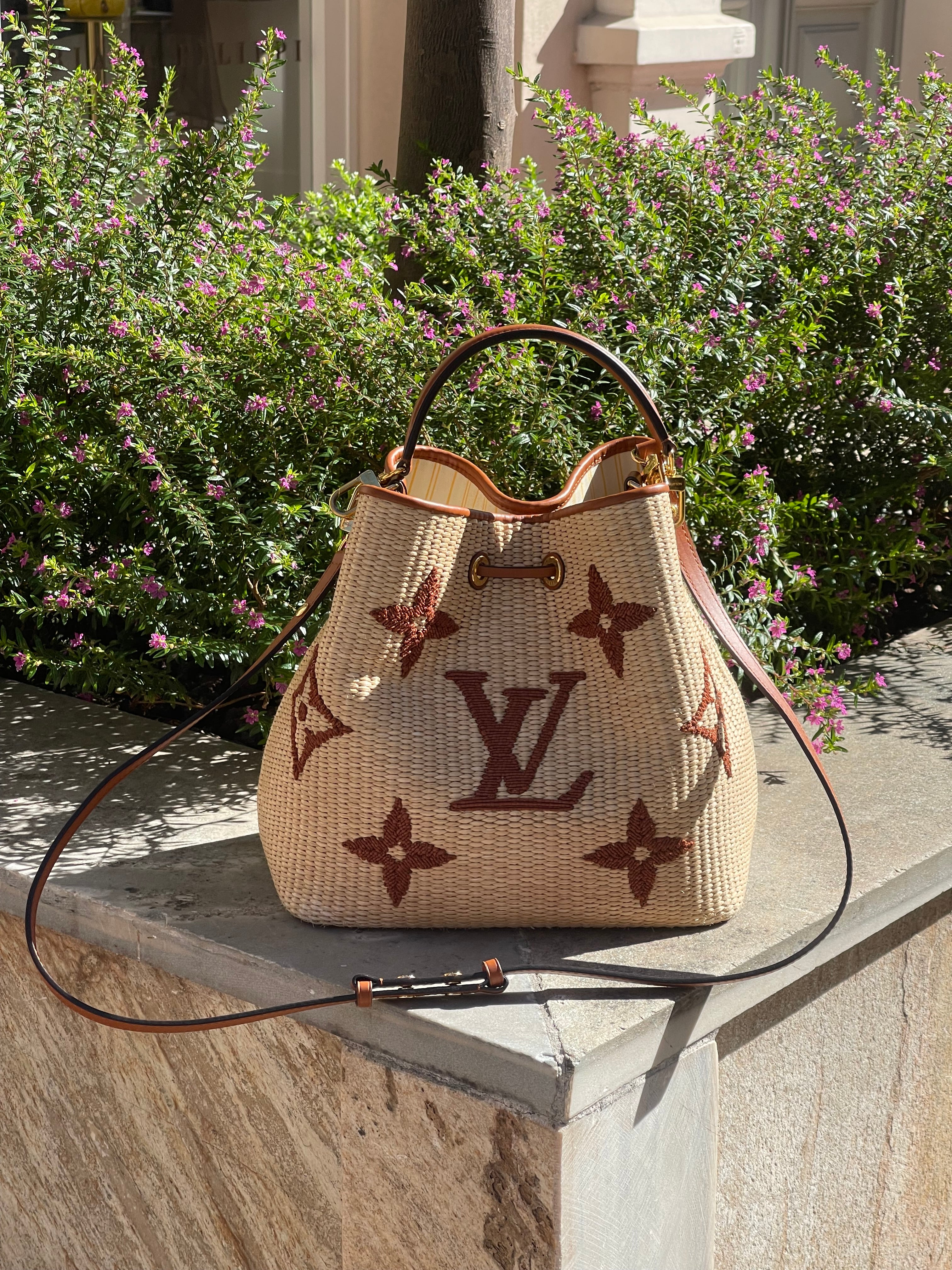 Louis Vuitton - Sac Néonoé en raphia MM