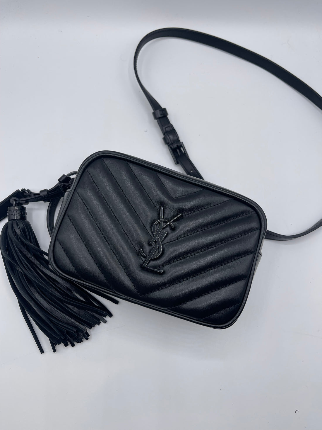 Yves Saint Laurent – ​​Lou-Tasche aus gestepptem Leder