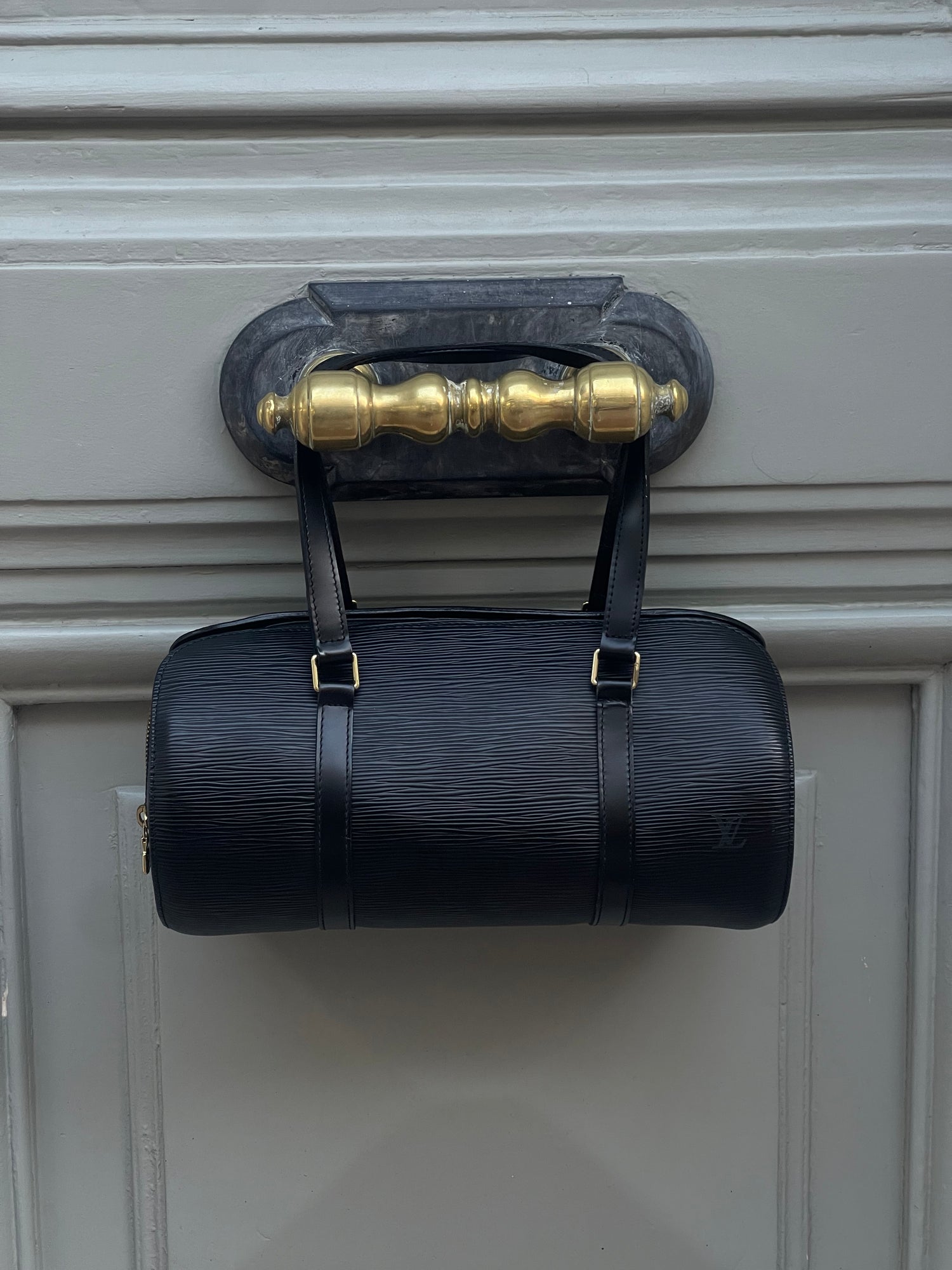 Louis Vuitton – Schwarze Soufflot-Tasche aus Epi-Leder