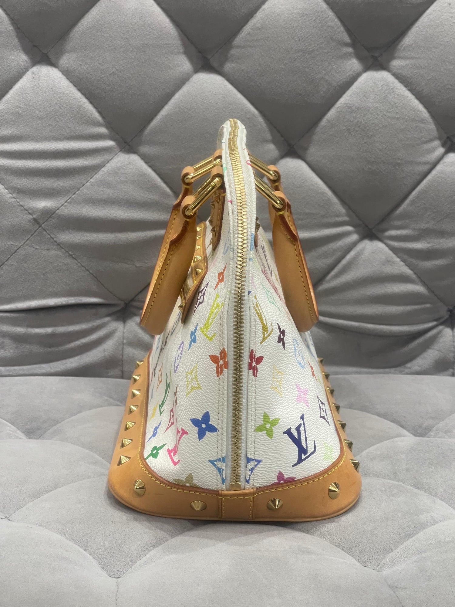 Weiße Alma-Tasche aus der Murakami-Edition