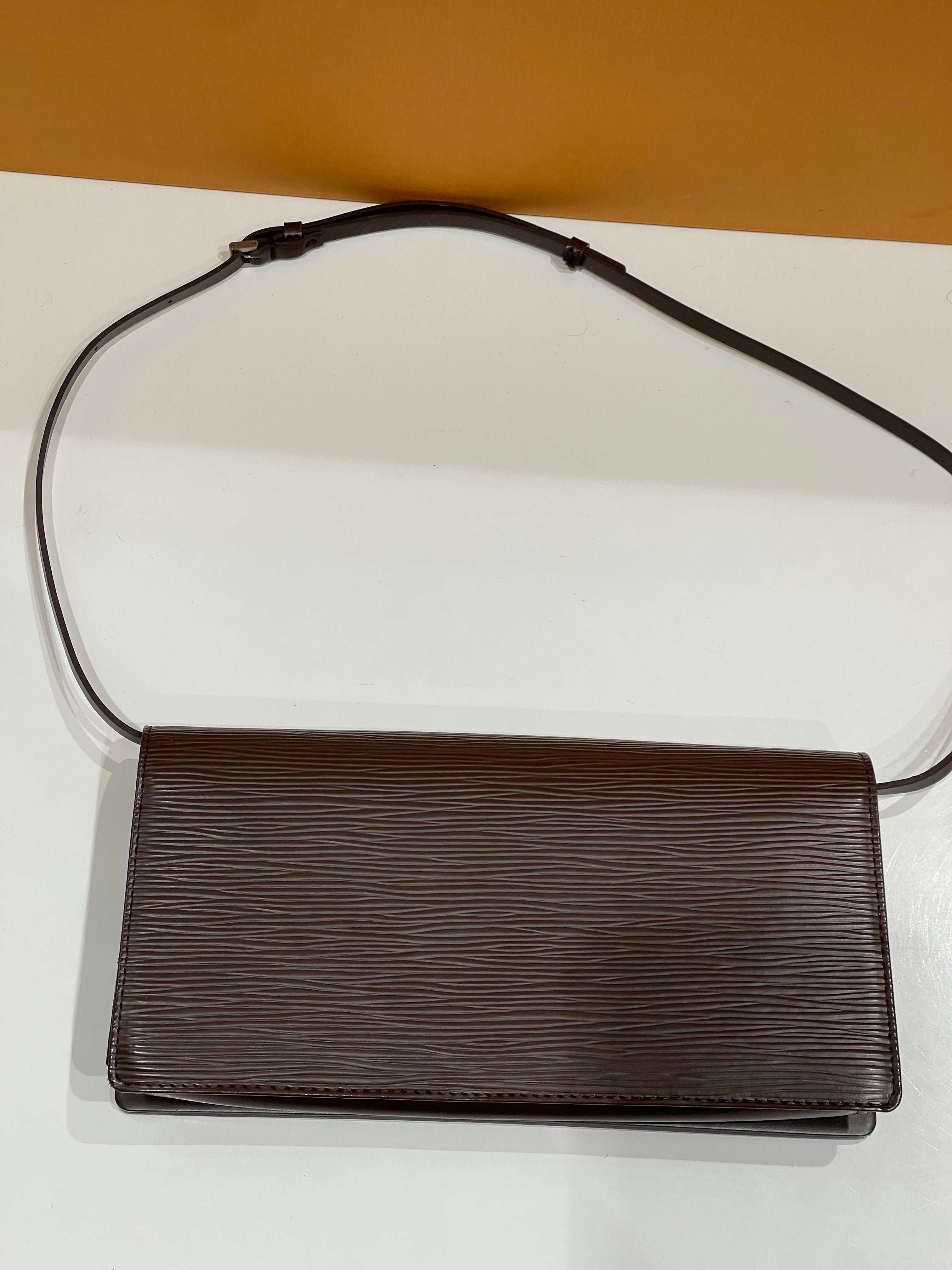 A.P.C. クラッチバッグ POCHETTE LYDIE 15E 年末年始大決算 - バッグ