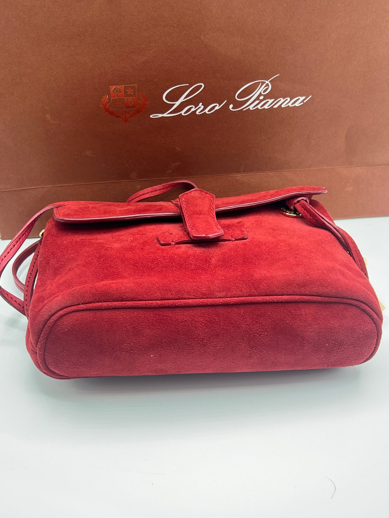 Loro Piana - petit sac bandoulière daim rouge