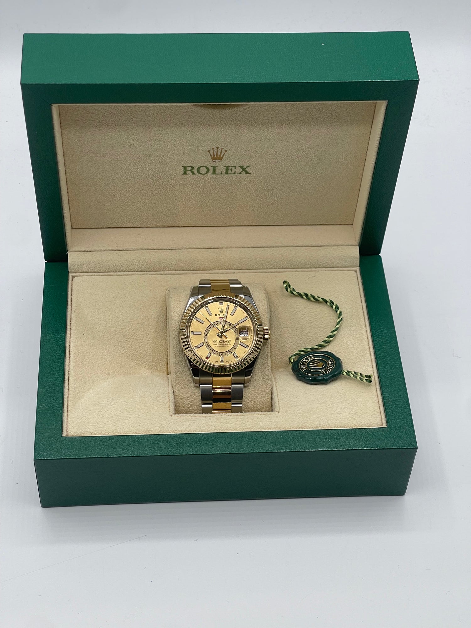 Rolex - Montre Sky-Dweller 42mm 2023