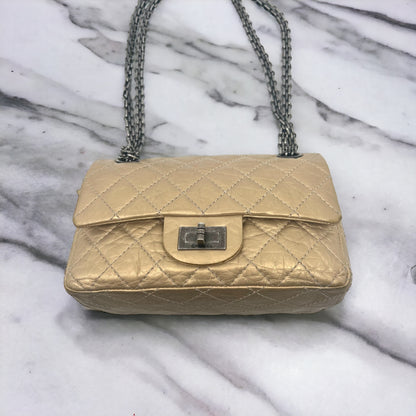 Borsa piccola Chanel 2.55 oro opaco