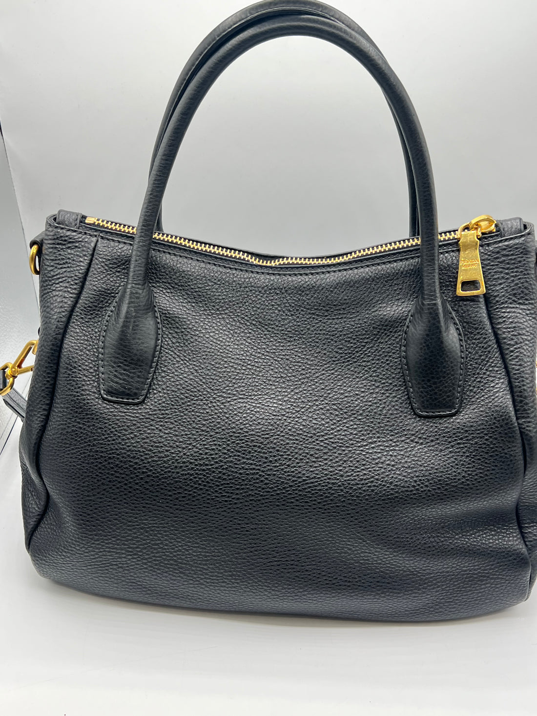 Prada - sac triangle cuir noir