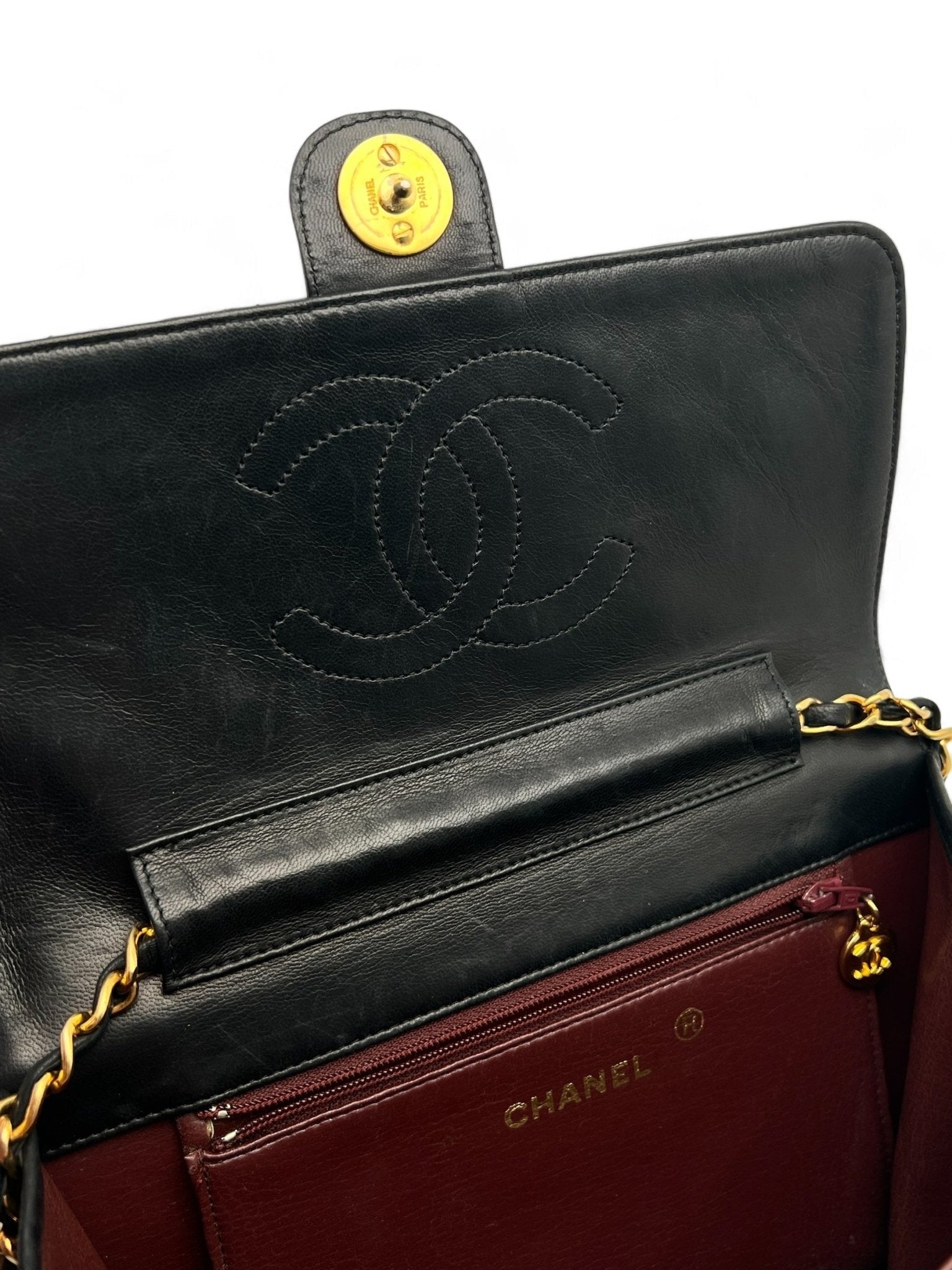 Chanel - Sac à rabat Noir