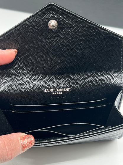 Saint Laurent - portefeuille Cassandre cuir noir YSL argenté