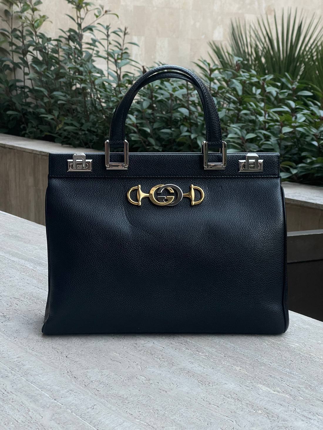 Gucci – MM-Zumi-Tasche aus schwarzem Leder