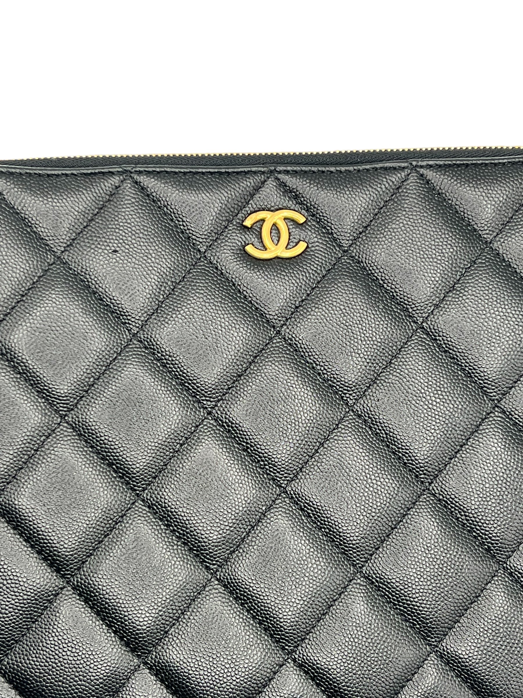 Chanel - pochette cuir caviar noir