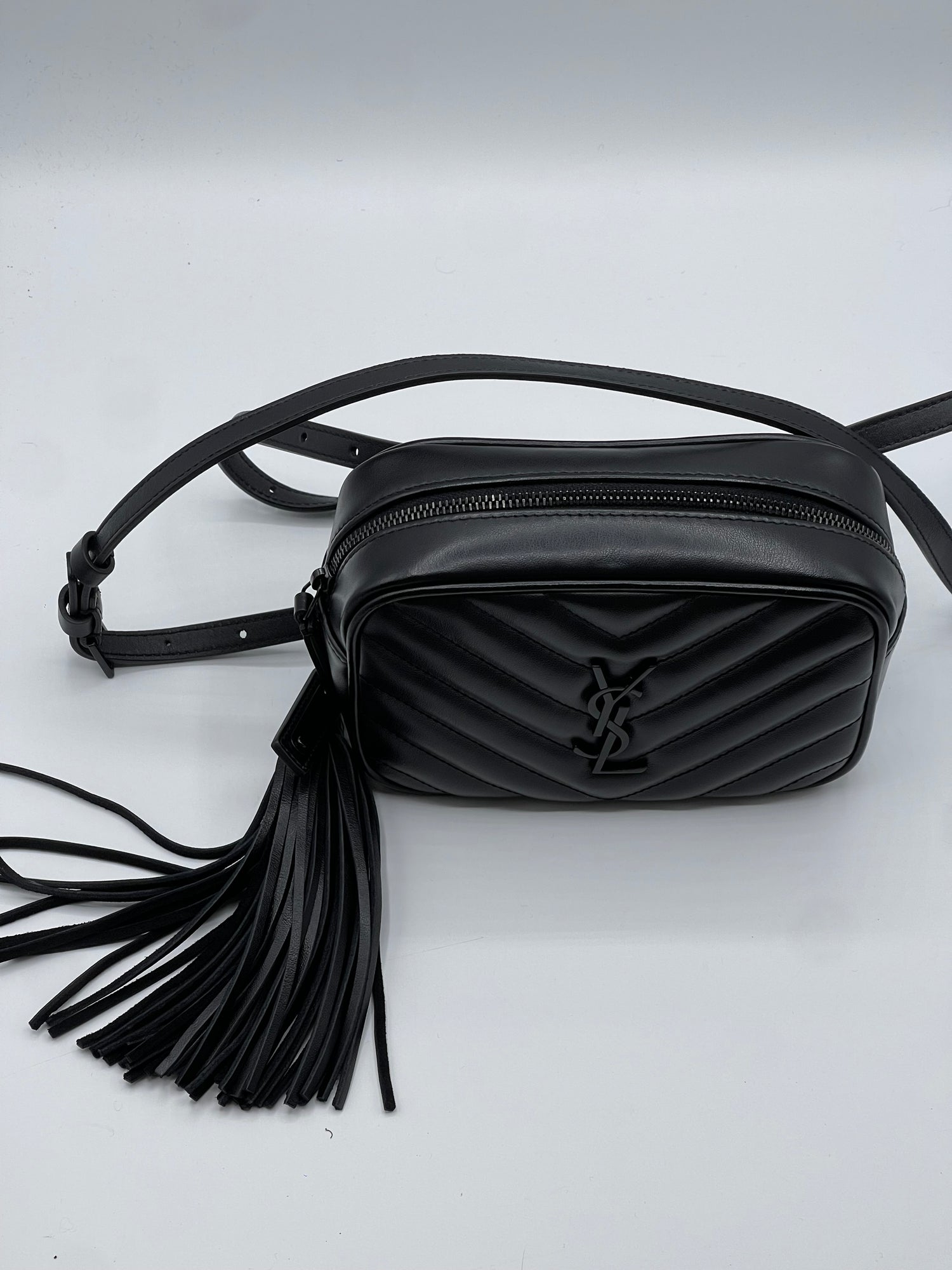 Yves Saint Laurent – ​​Lou-Tasche aus gestepptem Leder