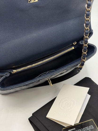 Chanel - Sac coco handle cuir caviar bleu