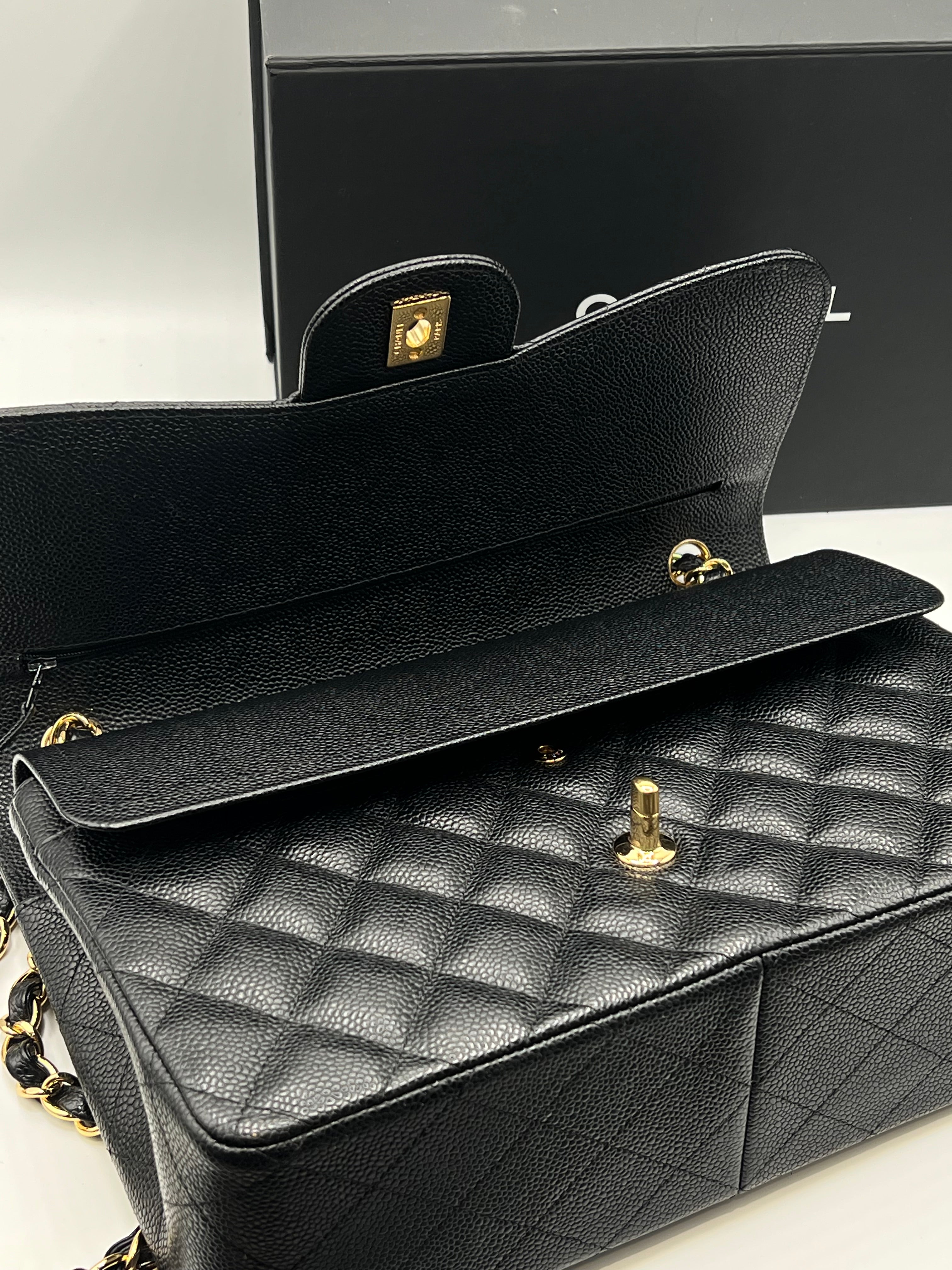 Chanel - sac jumbo cuir caviar noir