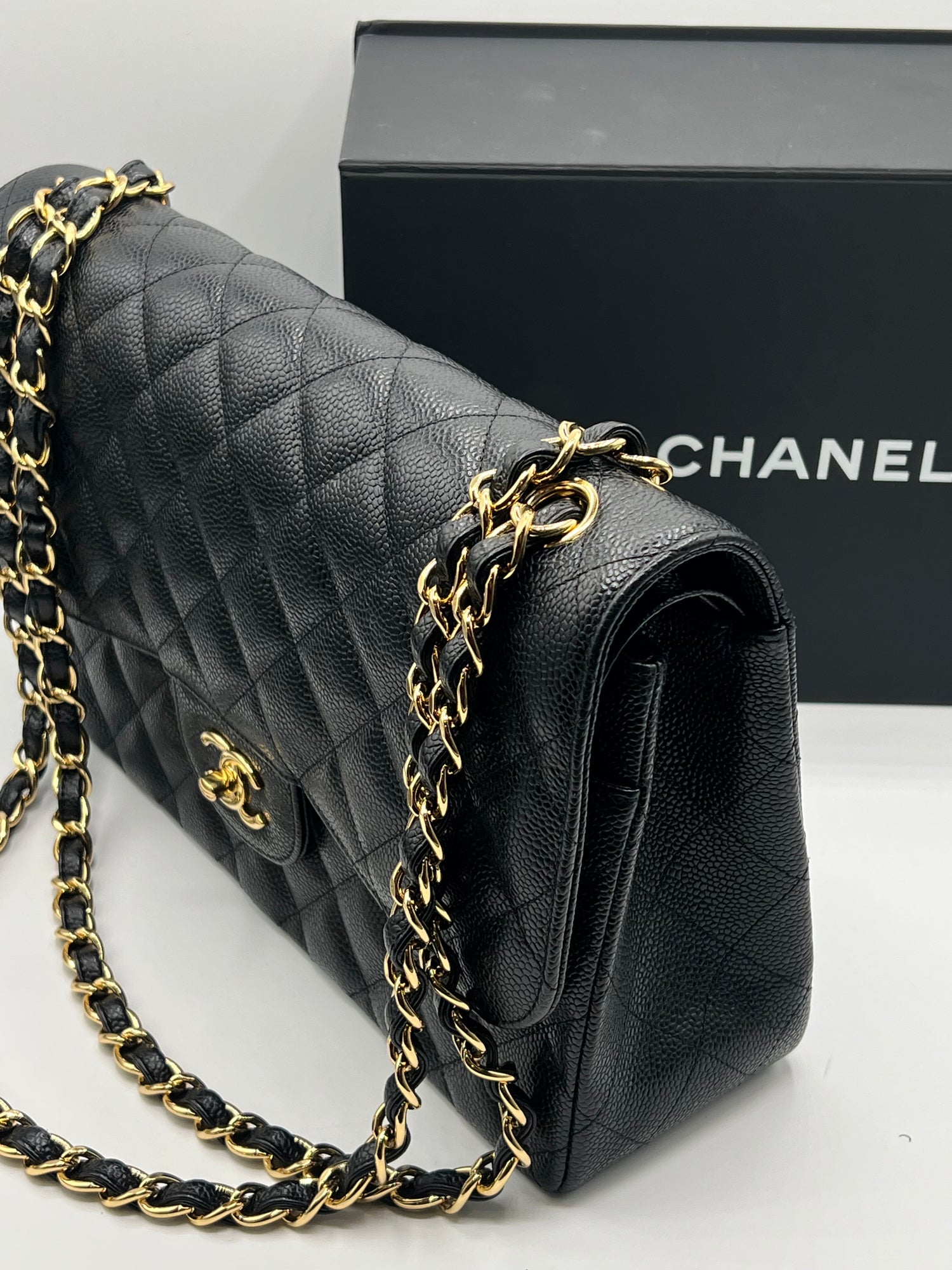 Chanel - sac jumbo cuir caviar noir