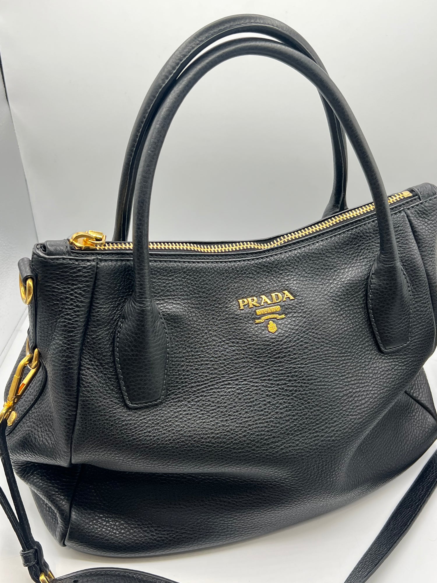 Prada - sac triangle cuir noir