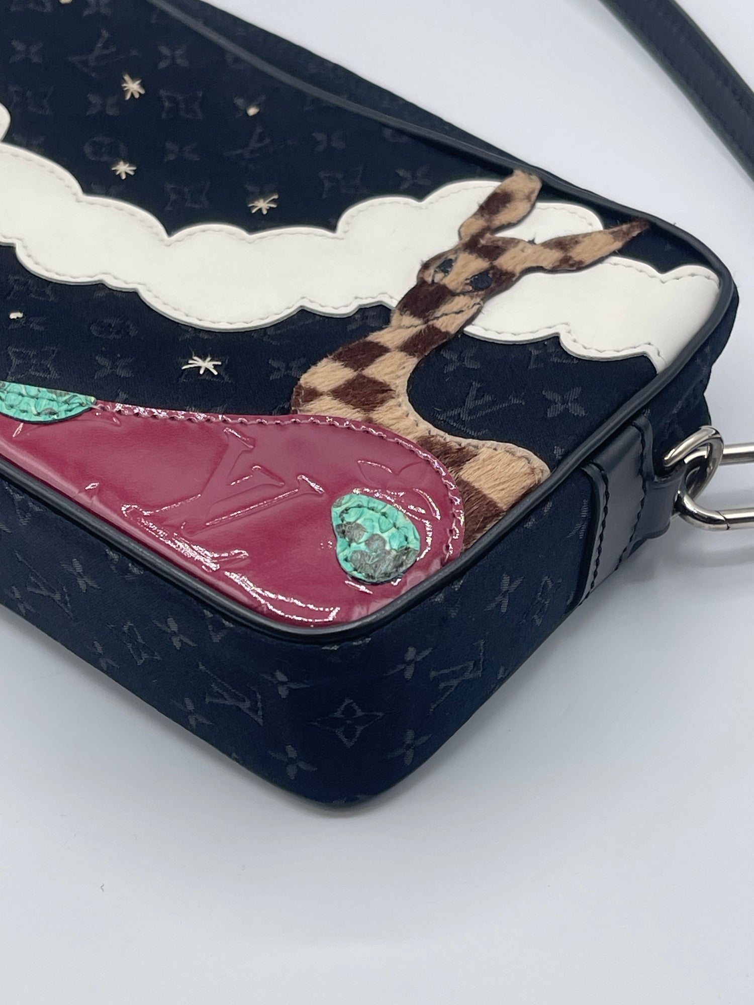 Louis Vuitton - Sac pochette conte de fées limitée