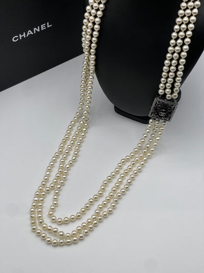 Chanel - Sautoir trois rangs de perles