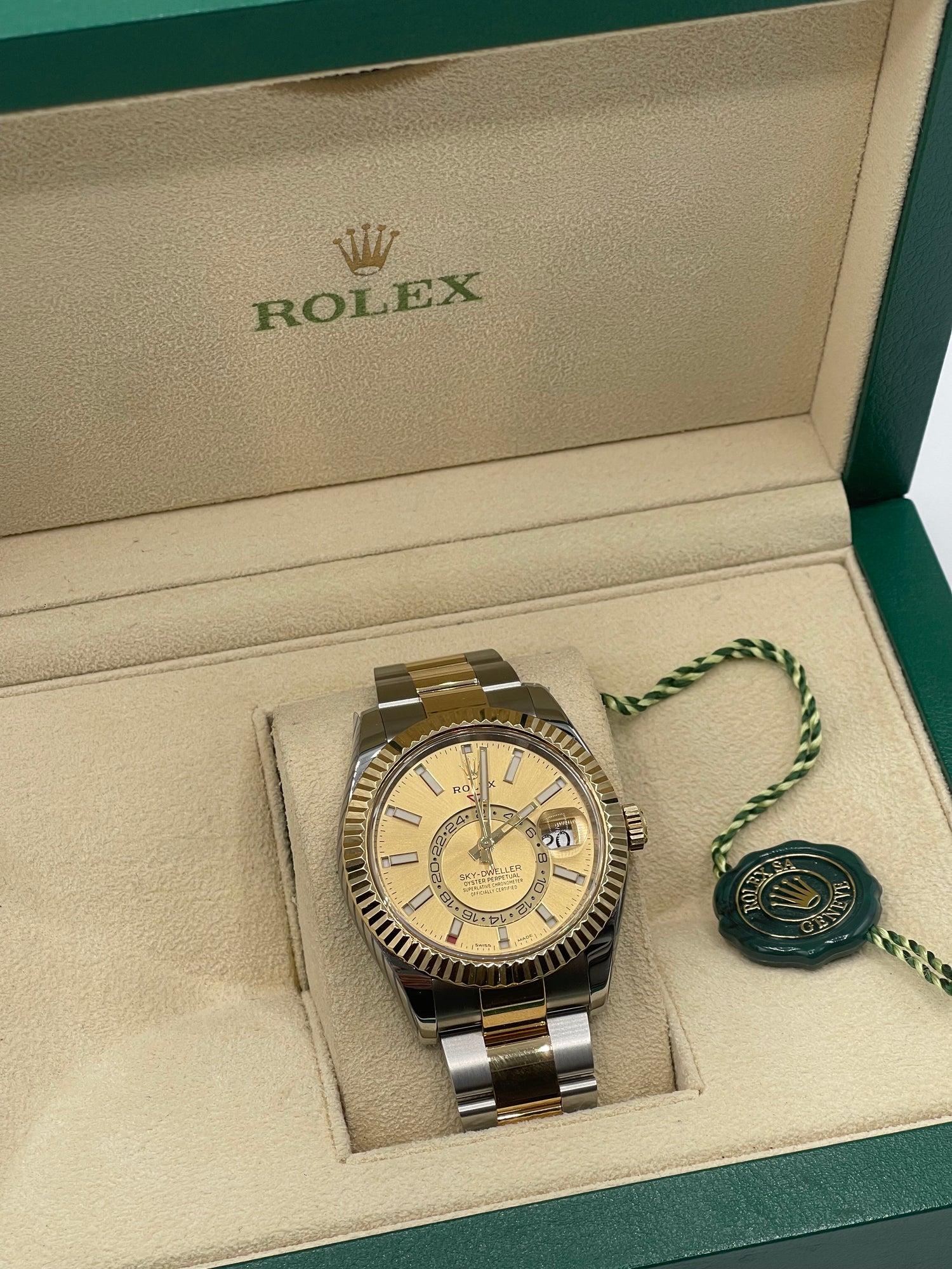 Rolex - Montre Sky-Dweller 42mm 2023