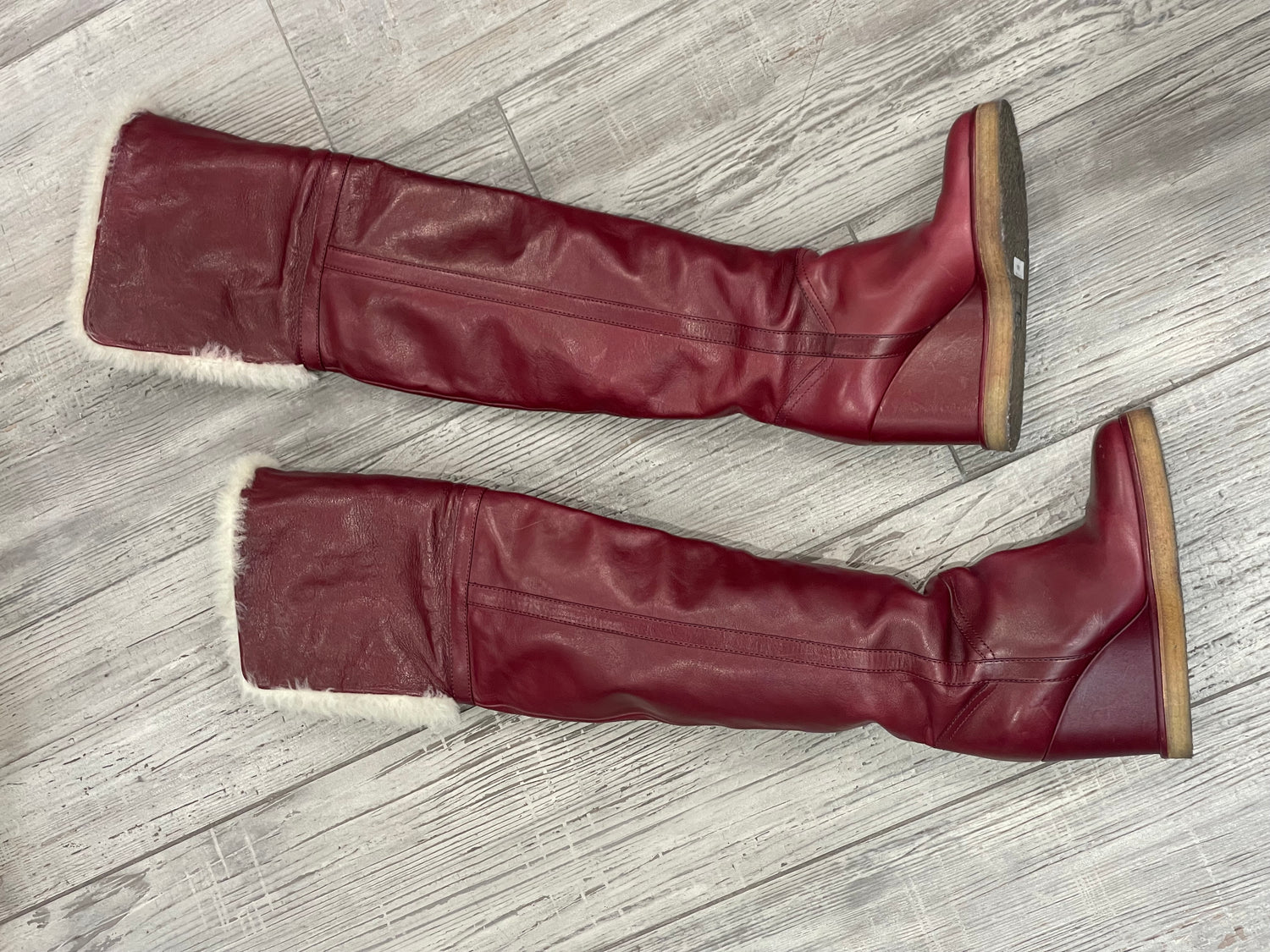 Celine - Bottes cuissardes en cuir rouge avec fourrure T37