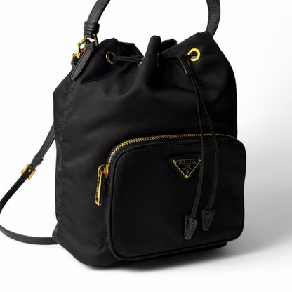 Prada - Sac seau nylon noir