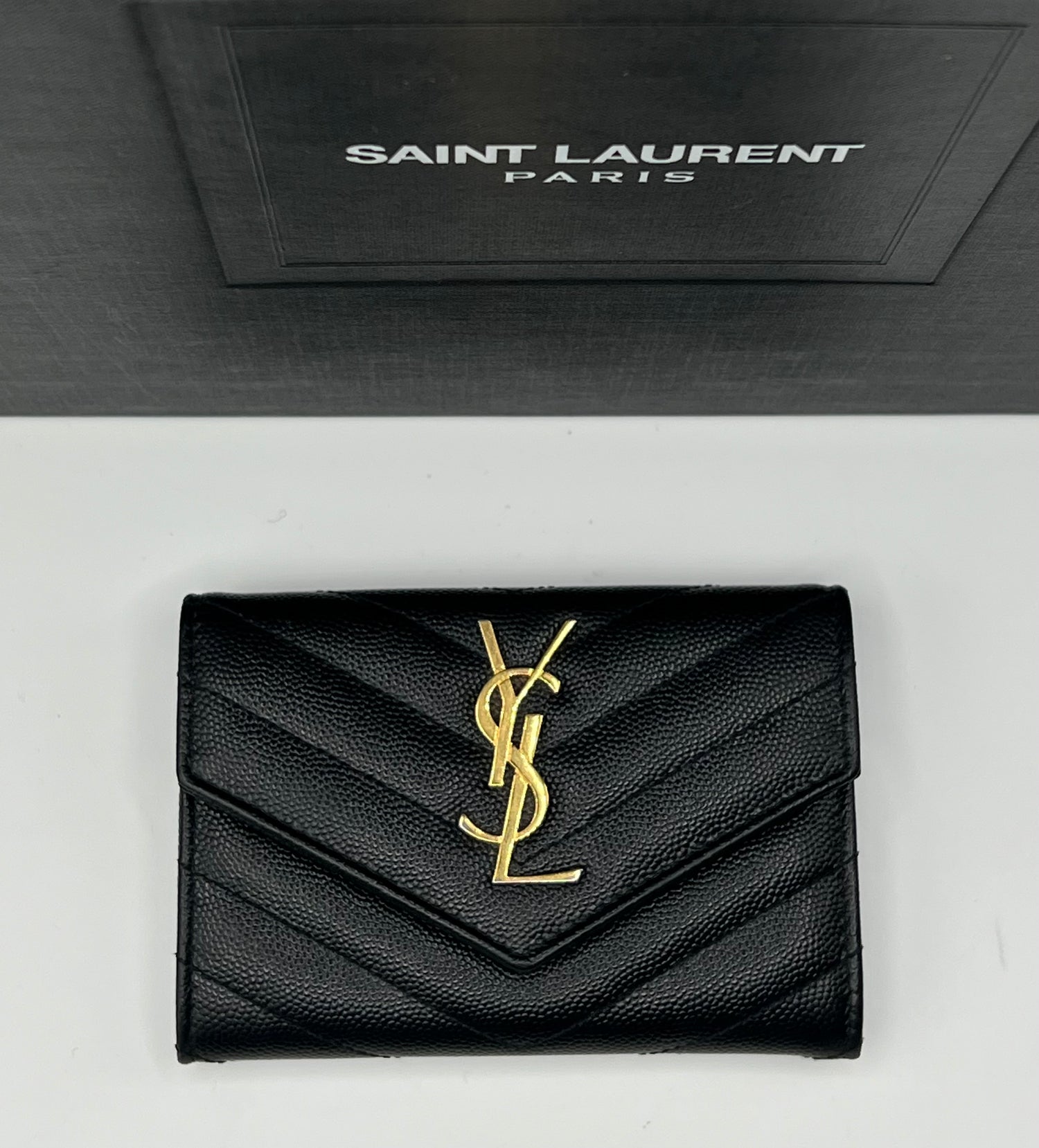 Saint Laurent - portefeuille Cassandre noir YSL doré