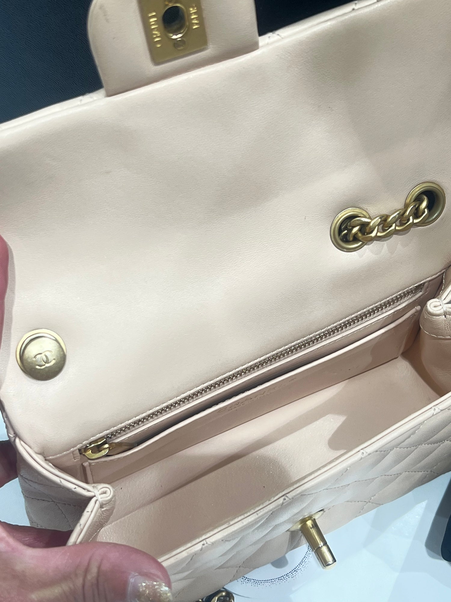 Chanel - mini sac à Rabat cuir nude chaîne rétractable